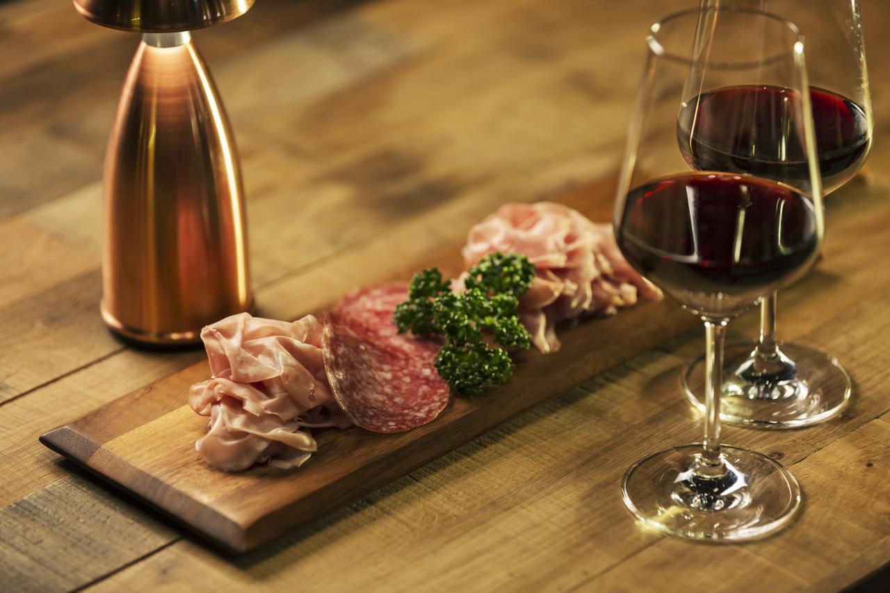 Omo7 Asahikawa By Hoshino Resorts Luaran gambar Salami and wine